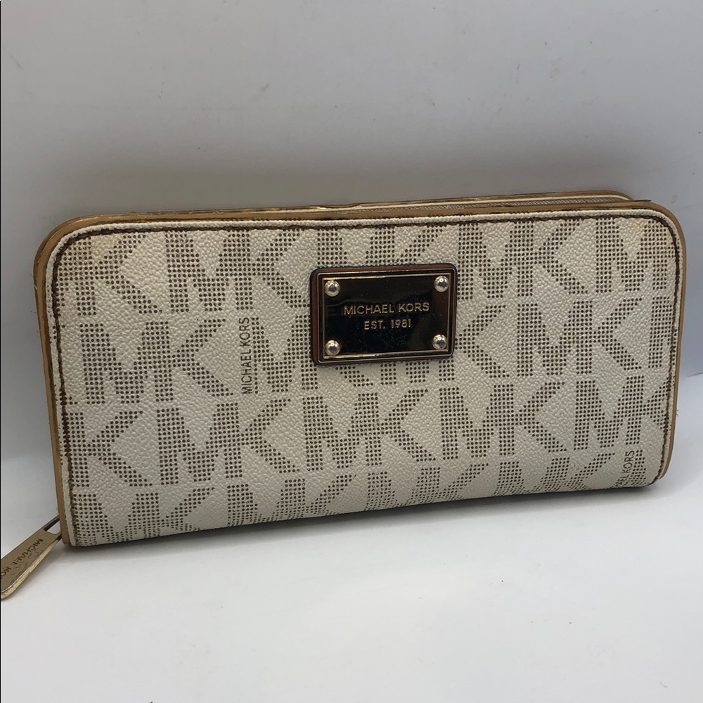 Michael Kors Jet Set Travel continental zip-around wallet